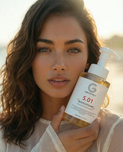 Cutout product image of GRANTED S.01 BIOSCIFOAM revitalizing foaming shampoo, 400ml, for hair loss and oily scalp.