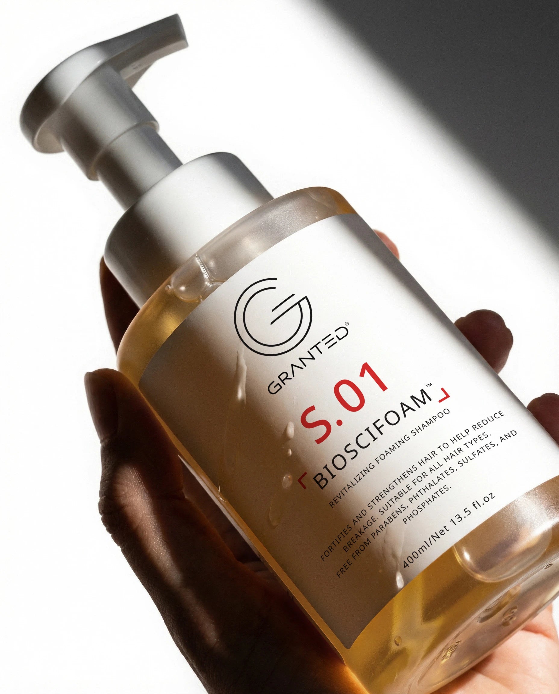 Cutout product image of GRANTED S.01 BIOSCIFOAM revitalizing foaming shampoo, 400ml, for hair loss and oily scalp.